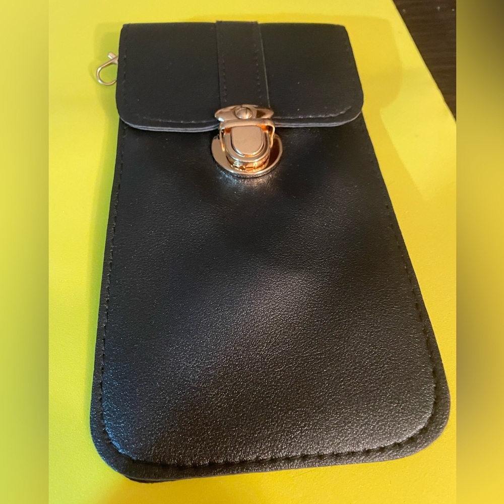 2 pocket crossbody